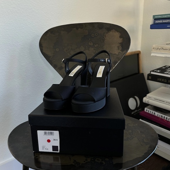 Chanel Platform Sandal - Picture 1 of 6